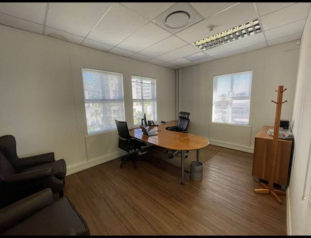 315M² OFFICE TO LET IN WATERFRONT